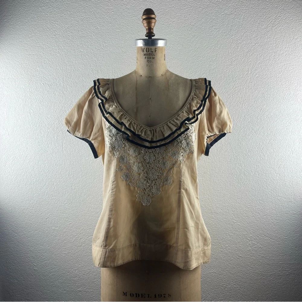 Anthropologie l 14 Floreat Retro Crochet Lace Ruffle Neckline Puff Sleeve Blouse